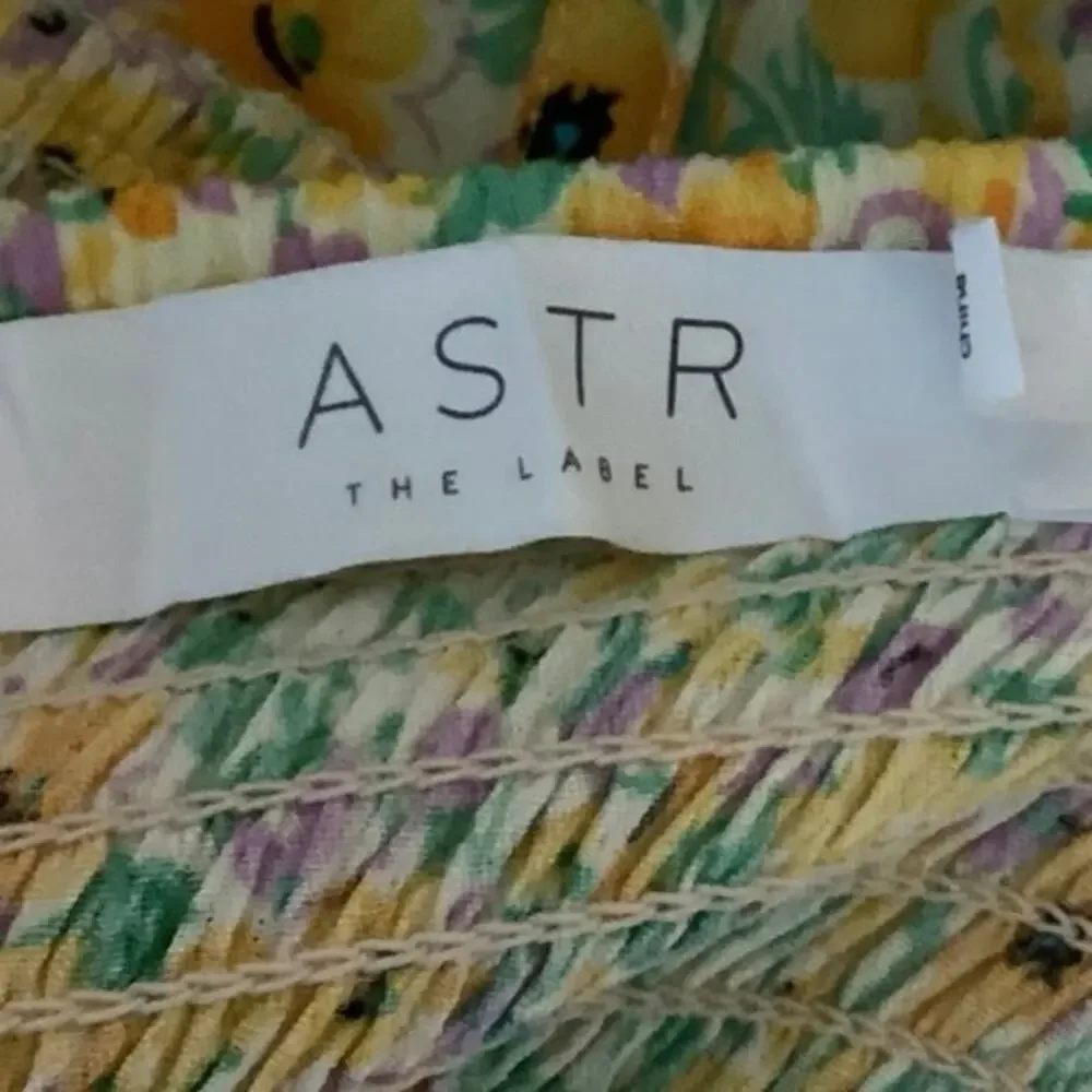 ASTR Paola Yellow Floral Print Smocked Sweetheart Puff Sleeve Crop Top Size L